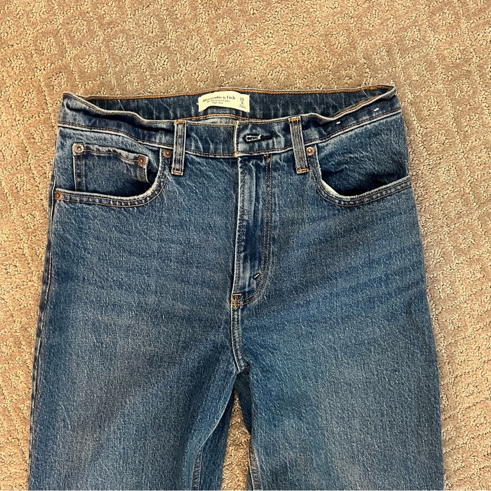 EUC Abercrombie & Fitch The '90s Relaxed Jean High Rise Size 29/8L - Picture 5 of 14